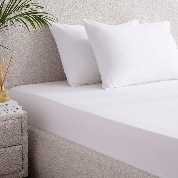 Retreat Full Fitted Sheet - White