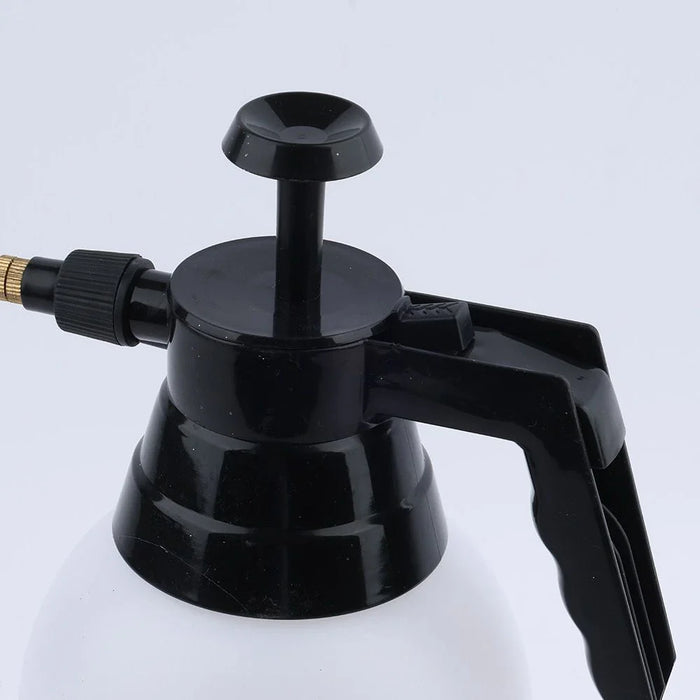 Milano Garden Pump Sprayer| Durable Handheld Pressure Sprayer for Plants, Lawn & Garden, Adjustable Nozzle, Leak-Proof Design, Easy to Use for Fertilizers, Pesticides & Watering | 1.5L L12XW17.5XH30Cm