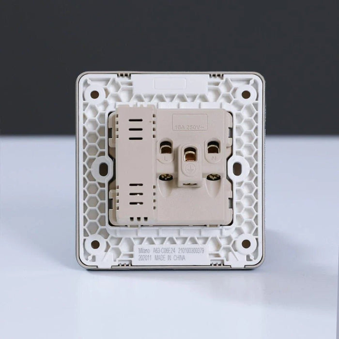 Milano 2 Pin & 3 Pin Universal Socket With 2.1A Us-Silver