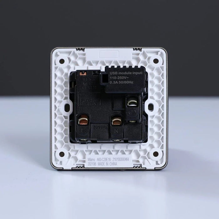 Milano 13A Single Switched Socket With Usb Mblk