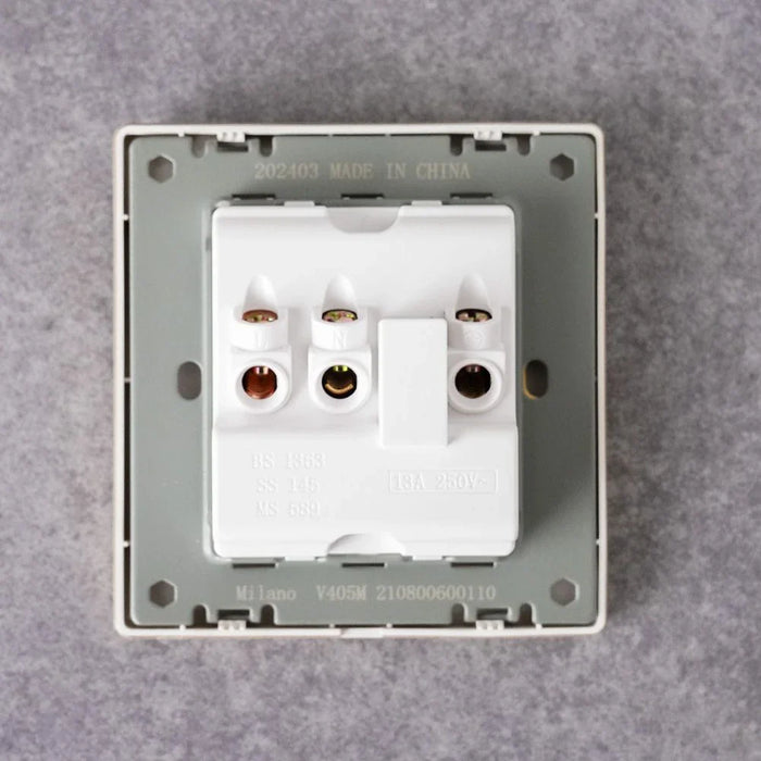 Milano 16A Universal Socket Aura Gld