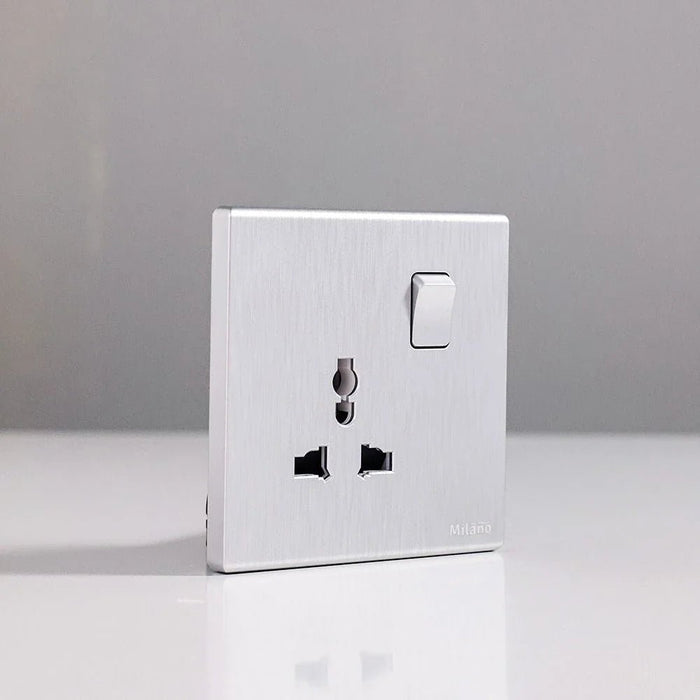 Milano 16A Universal Socket Aura Slvr
