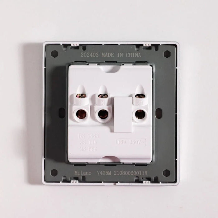 Milano 16A Universal Socket Aura Slvr