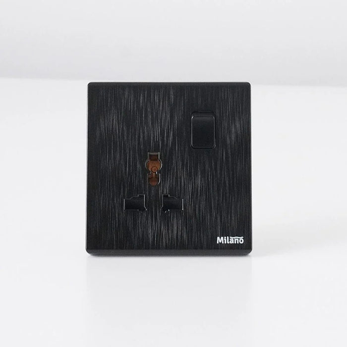Milano 16A Universal  Socket Aura Blk