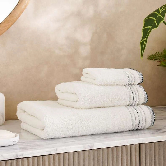 Austin Border 700Gsm Bath Towel 70X140Cm- White