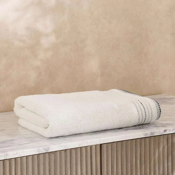 Austin Border 700Gsm Bath Towel 70X140Cm- White