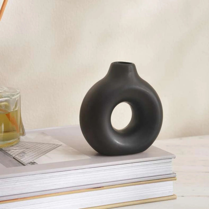 Austin Ceramic Donut Vase 8.9X2.5X10Cm - Black