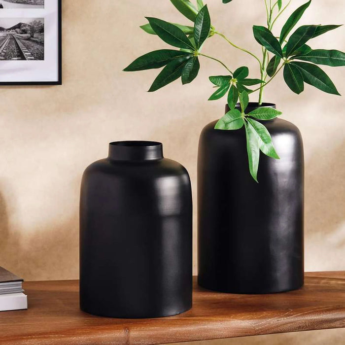 Castor Metal Cylindrical Shaped Vase 20X20X30Cm - Black