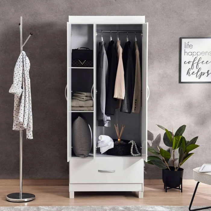 Clean 3 Door Wardrobe With 1 Drawers
