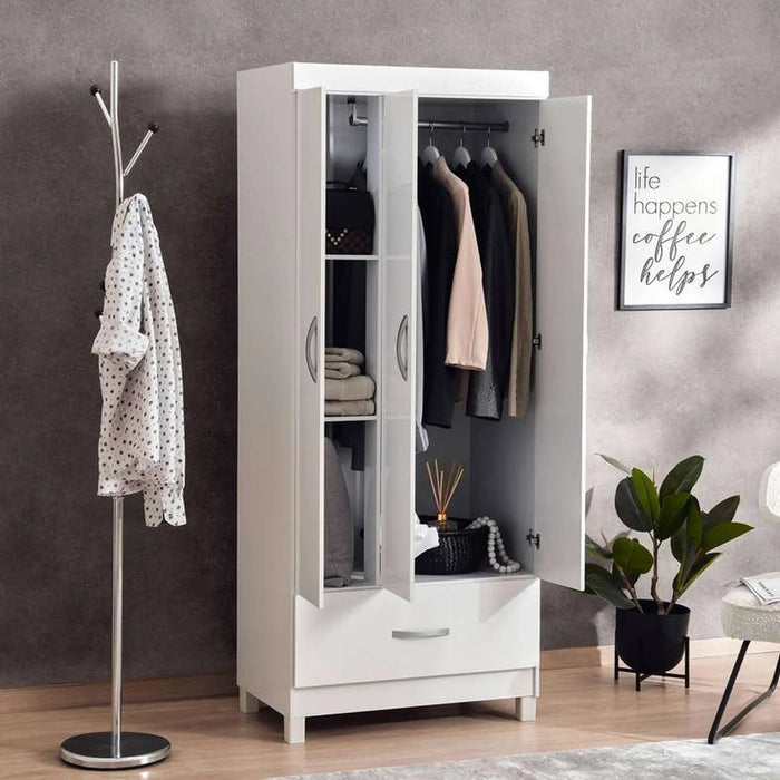 Clean 3 Door Wardrobe With 1 Drawers