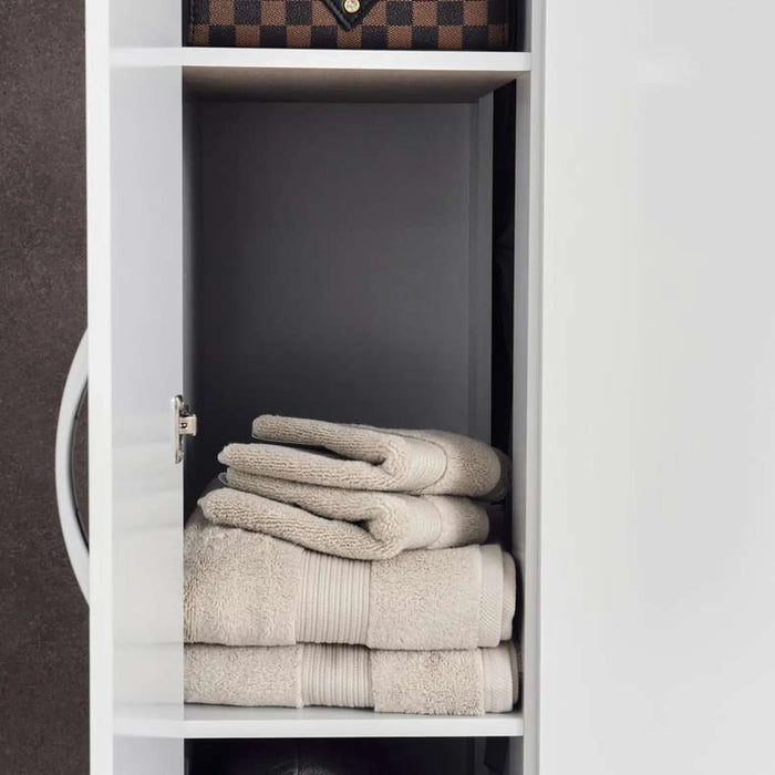 Clean 3 Door Wardrobe With 1 Drawers