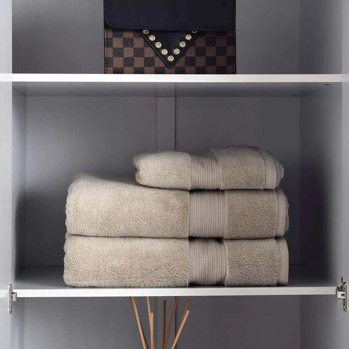 Clean 4 Door Wardrobe With 2-Drawers