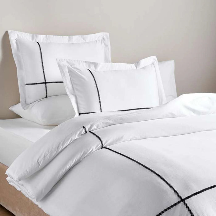 Hotel Breeze 300Tc Embroidered 3-Piece Queen Comforter  Set 200X240Cm - White/Black