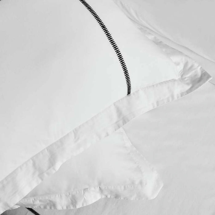 Hotel Breeze 300Tc Embroidered 3-Piece Queen Comforter  Set 200X240Cm - White/Black