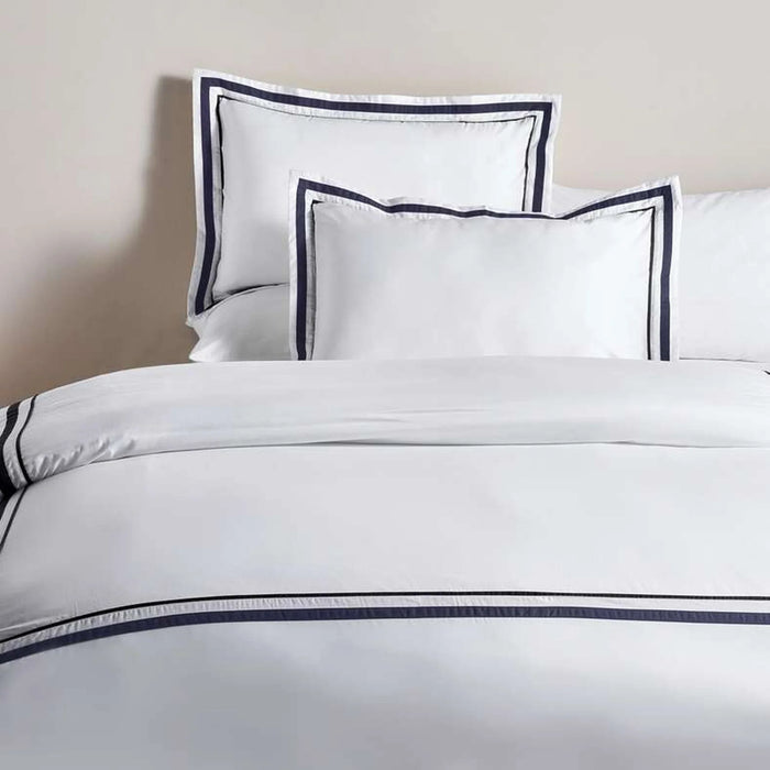 Hotel Divine 300Tc 3-Piece Queen Comforter  Set 200X240Cm - White/Navy