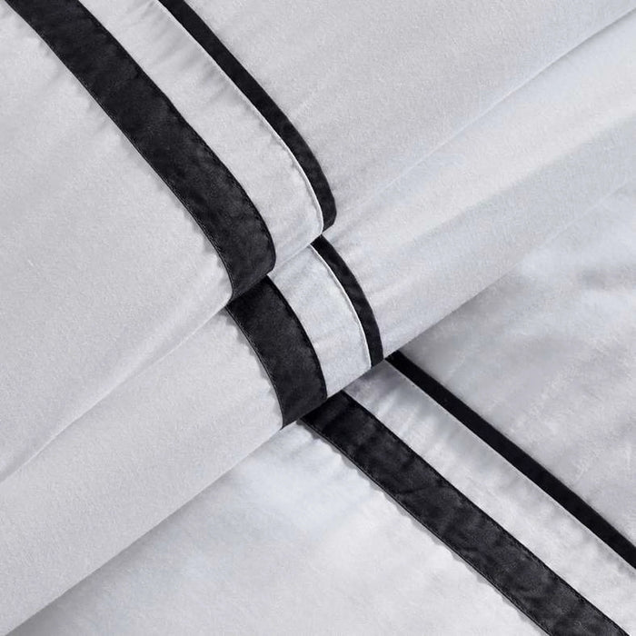 Hotel Divine 300Tc 3-Piece Queen Comforter  Set 200X240Cm - White/Navy