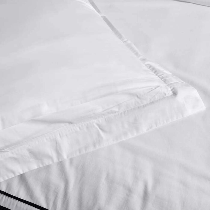 Hotel Divine 300Tc 3-Piece Super King Duvet Cover Set 260X220Cm - White/Navy