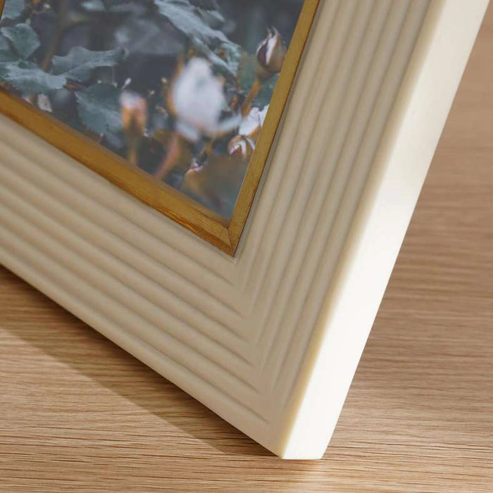 Sansa Resin Photo Frame 10X10X15Cm - White