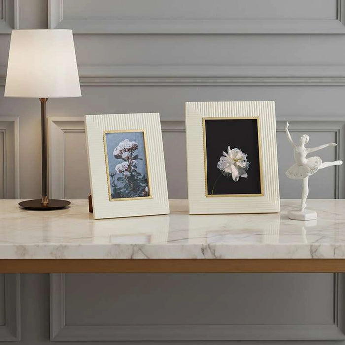 Sansa Resin Photo Frame 10X10X15Cm - White