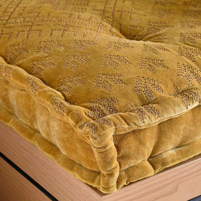 Trimaze Embroidered Velvet 4-Piece Majlis Set 70X90X10Cm - Gold