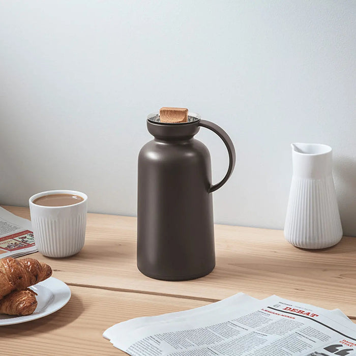 Silhouette Vacuum Jug - 1.0L - Chocolate - Eva Solo